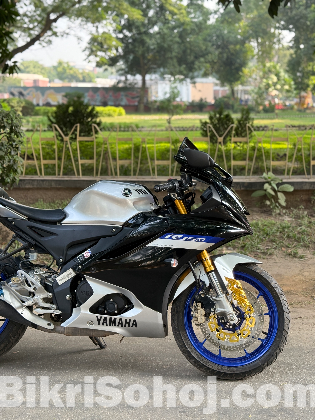 Yamaha R15M